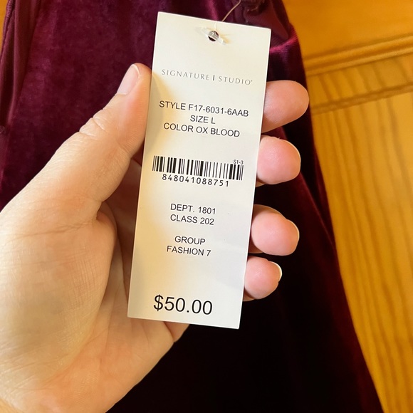 Signature Studio Red Velvet Dress Size L NWT - Picture 11 of 12